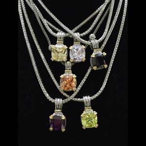 Detachable Pendant necklace with magnet chain